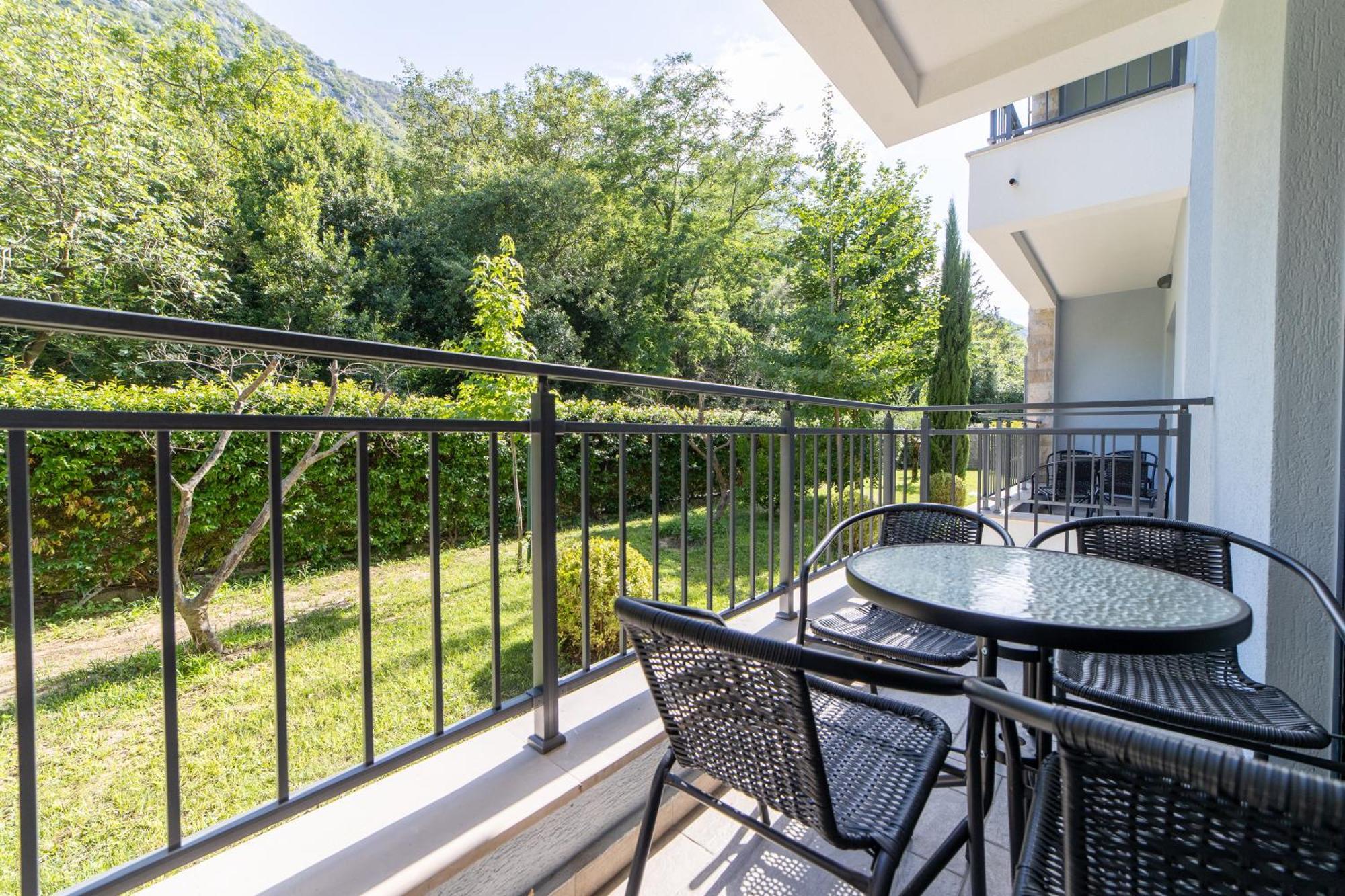 Green Bay Apartments Morinj Kotor Dış mekan fotoğraf