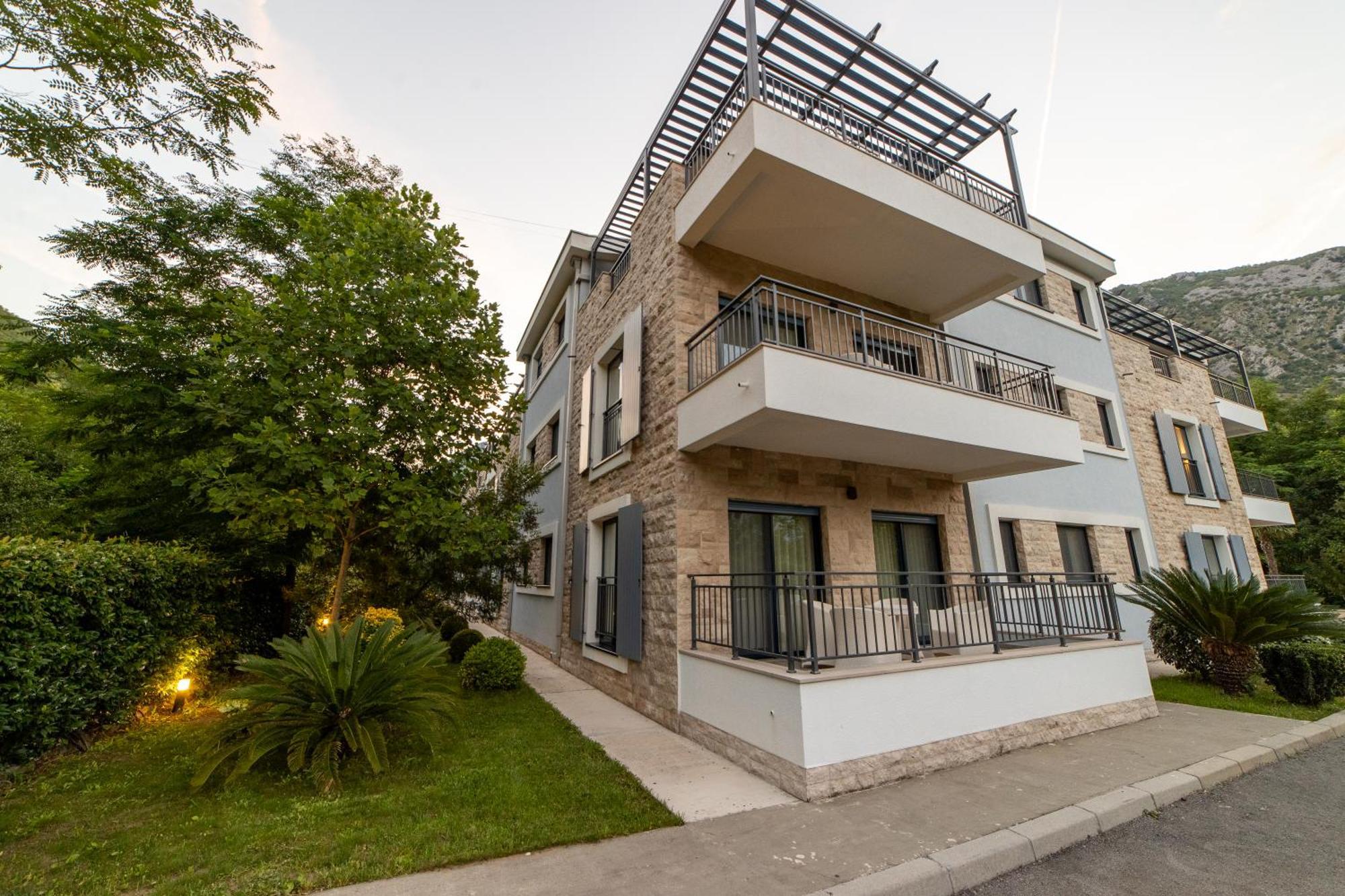 Green Bay Apartments Morinj Kotor Dış mekan fotoğraf