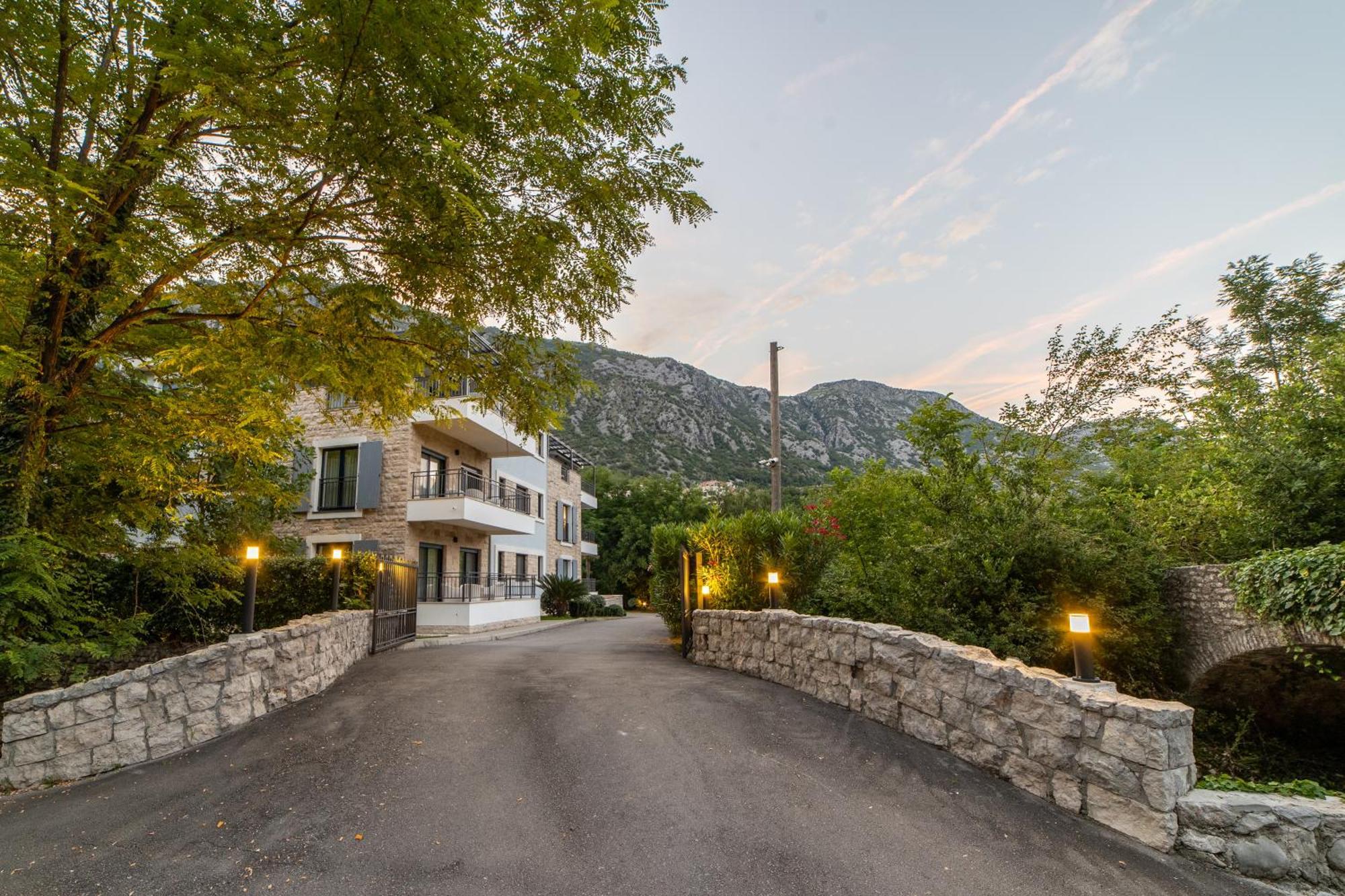 Green Bay Apartments Morinj Kotor Dış mekan fotoğraf