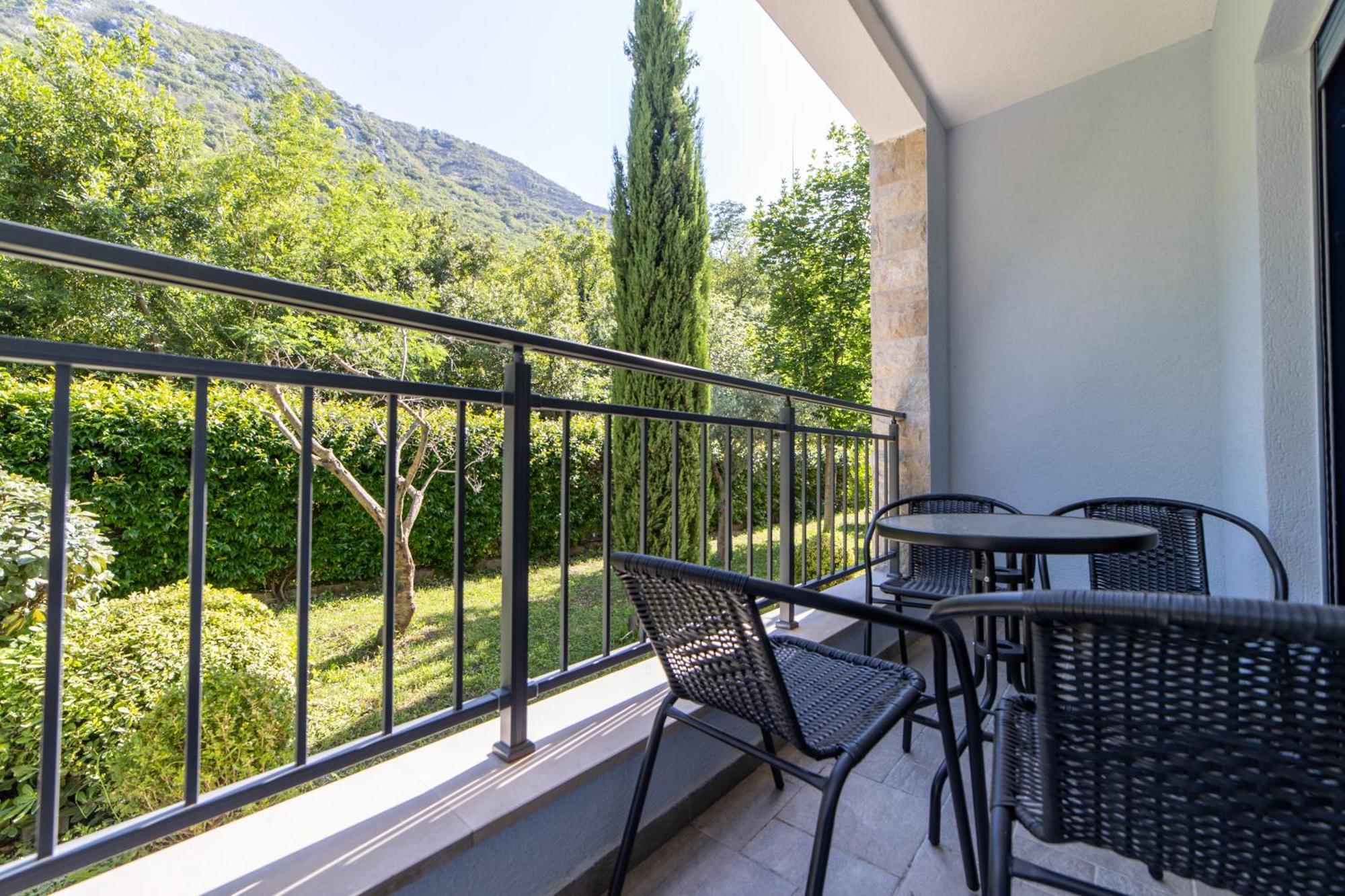 Green Bay Apartments Morinj Kotor Dış mekan fotoğraf
