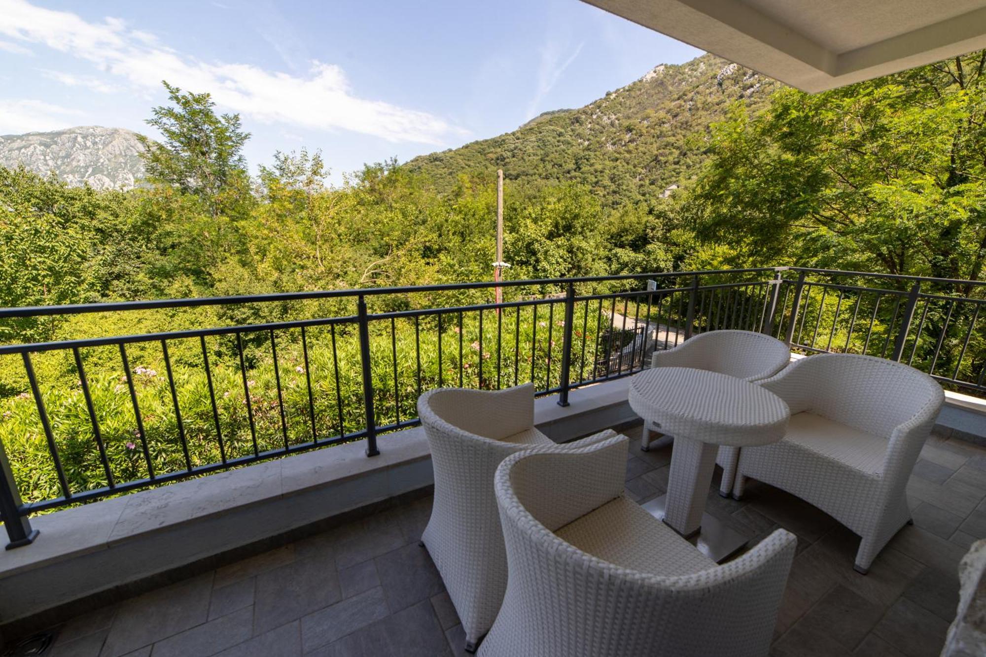 Green Bay Apartments Morinj Kotor Dış mekan fotoğraf